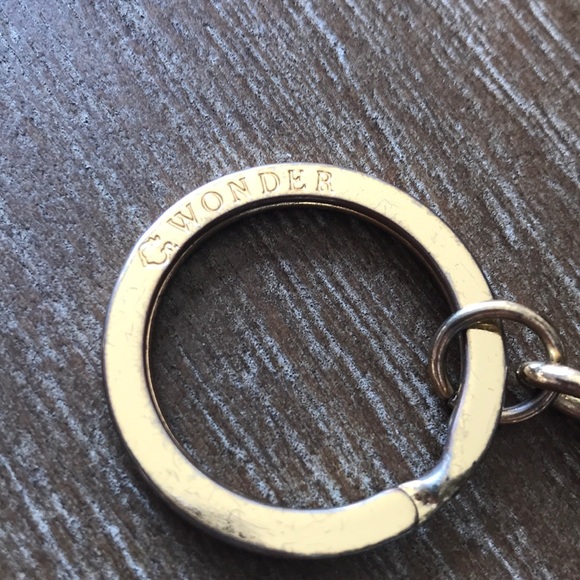 C. WONDER keyring - Picture 2 of 4
